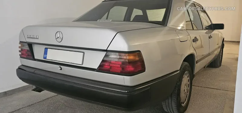 Mercedes-Benz E-Class 1988