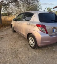 Toyota Vitz 2012 – φωτογραφία 2