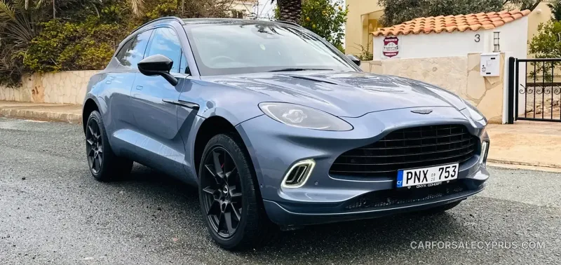 Aston Martin DBX 2020