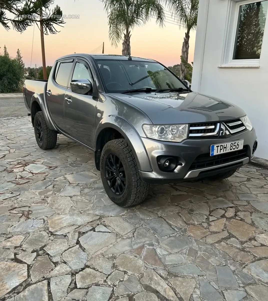 Mitsubishi L200 2015
