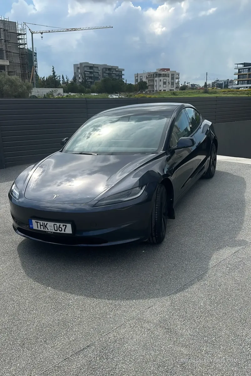 Tesla Model 3 2024