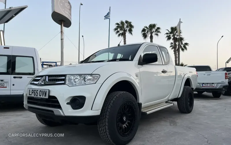Mitsubishi L200 2015