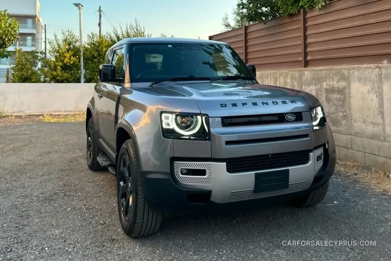 Land Rover Defender 2023