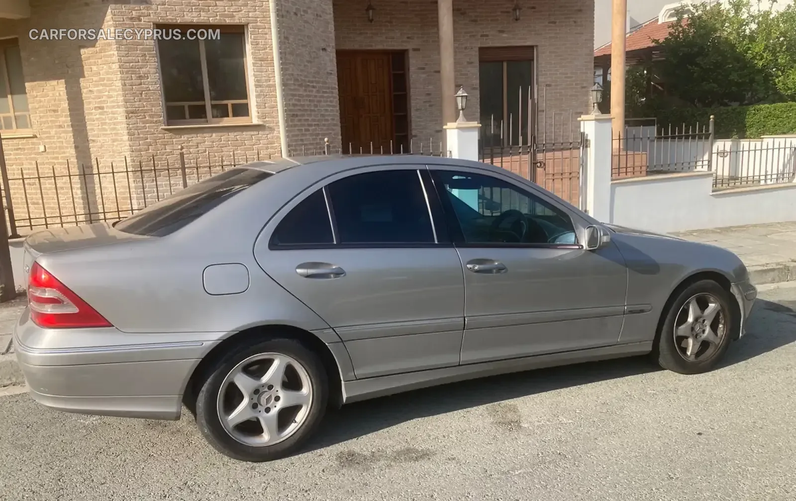 Mercedes-Benz C-Class 2005
