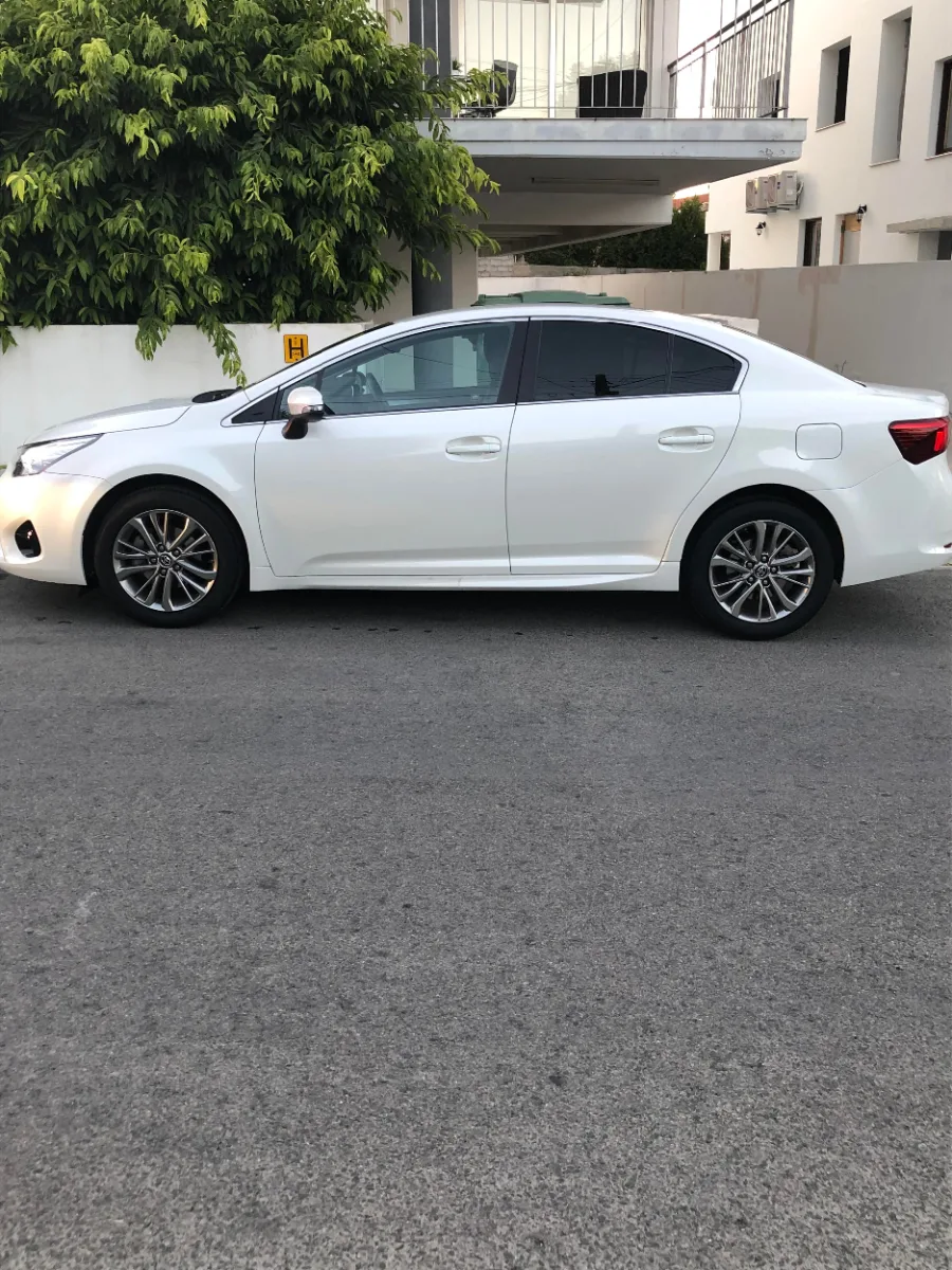 Toyota Avensis 2015