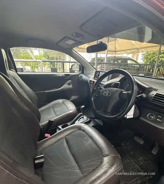 Toyota IQ 2011