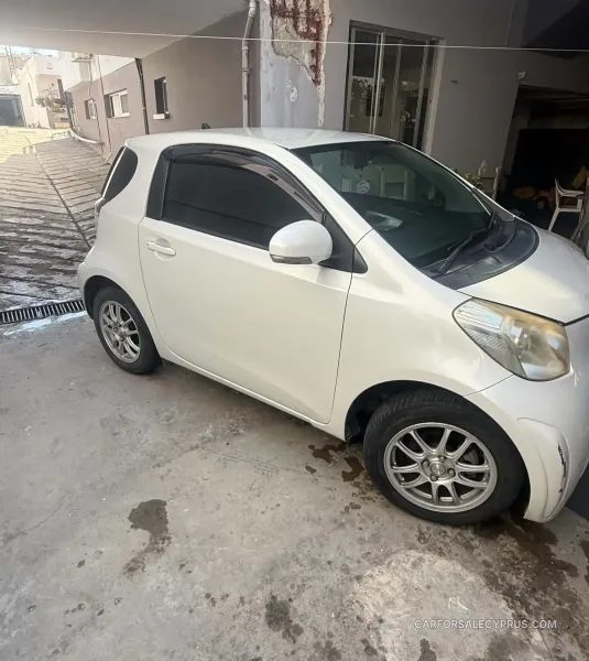 Toyota IQ 2011