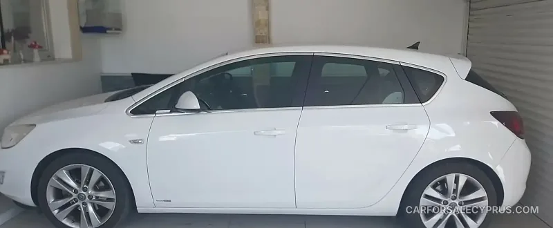 Opel Astra 2011