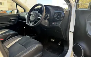 Toyota Vitz 2018 – φωτογραφία 4