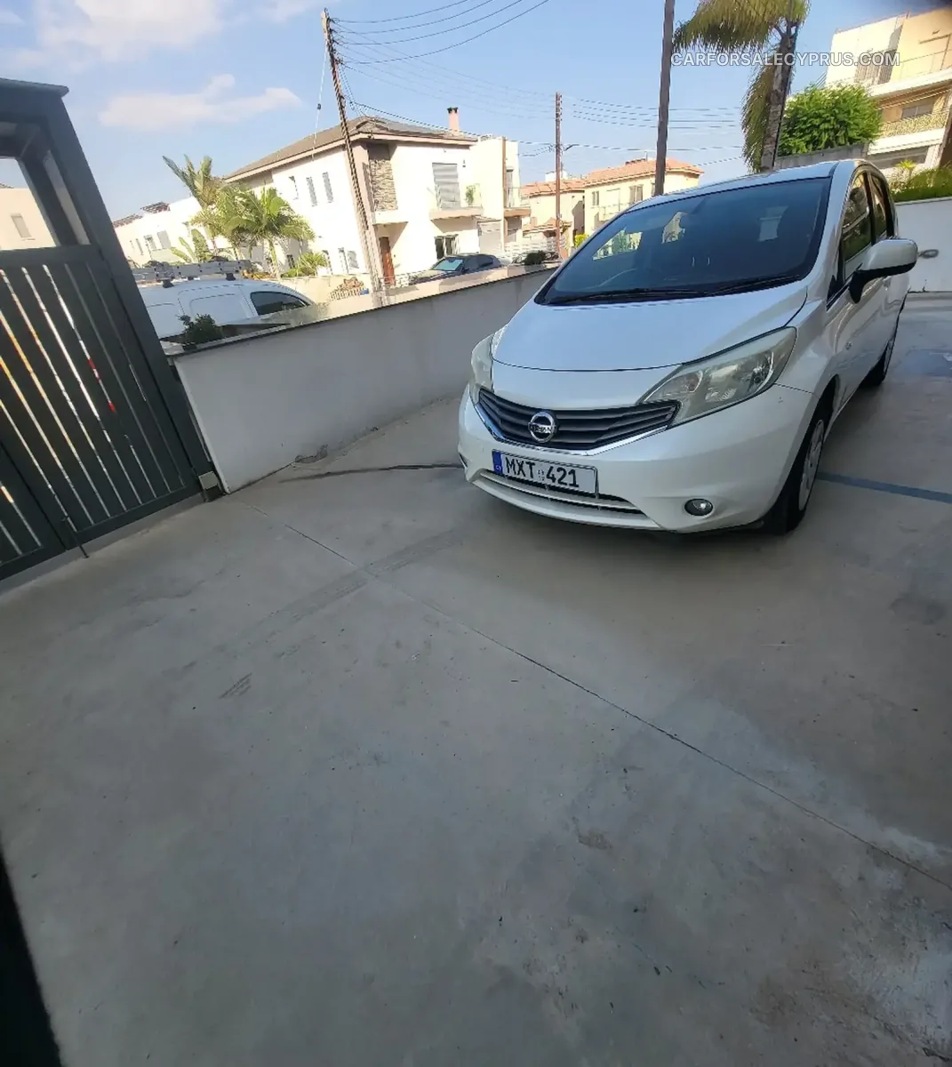 Nissan Note e-Power 2012