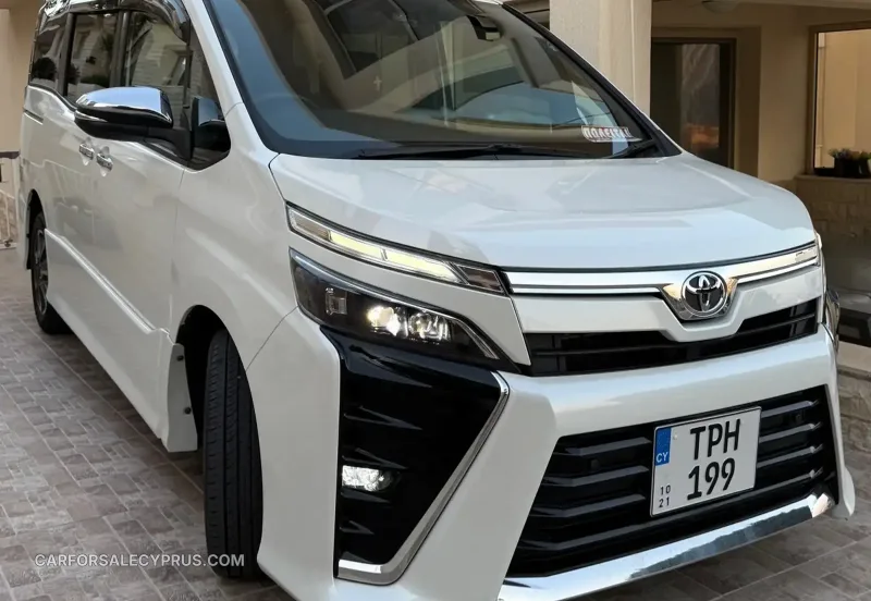 Toyota Voxy 2021