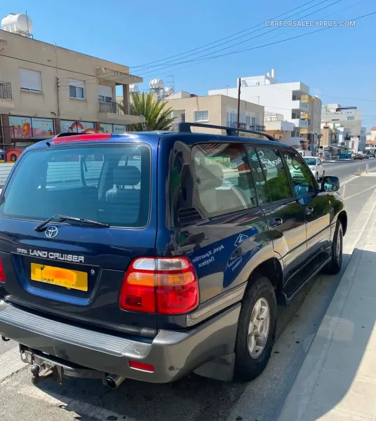 Toyota Land Cruiser VX100 2000