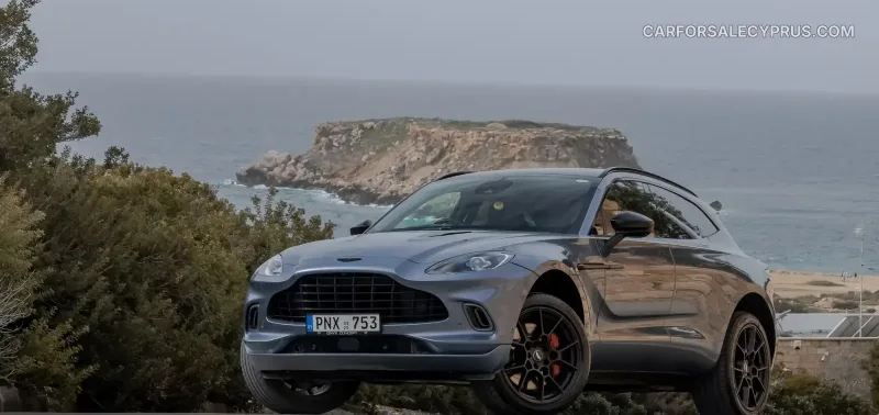 Aston Martin DBX 2020