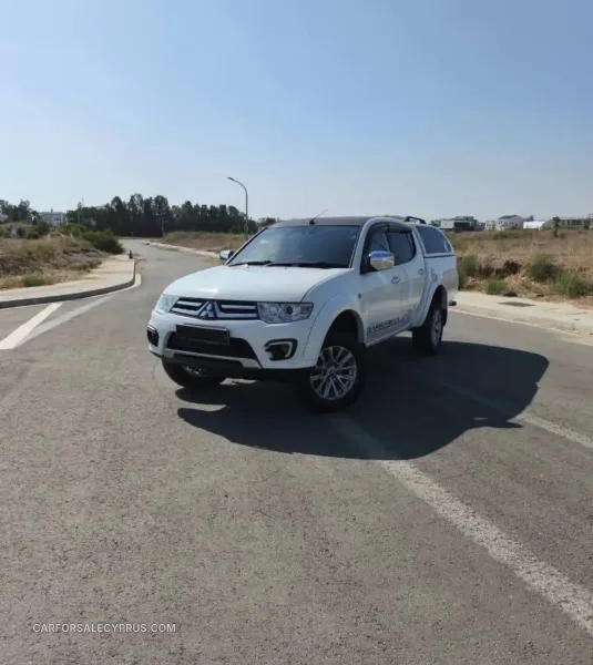 Mitsubishi L200 2015