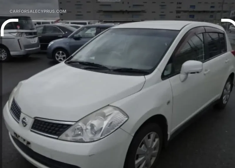 Nissan Tiida 2005