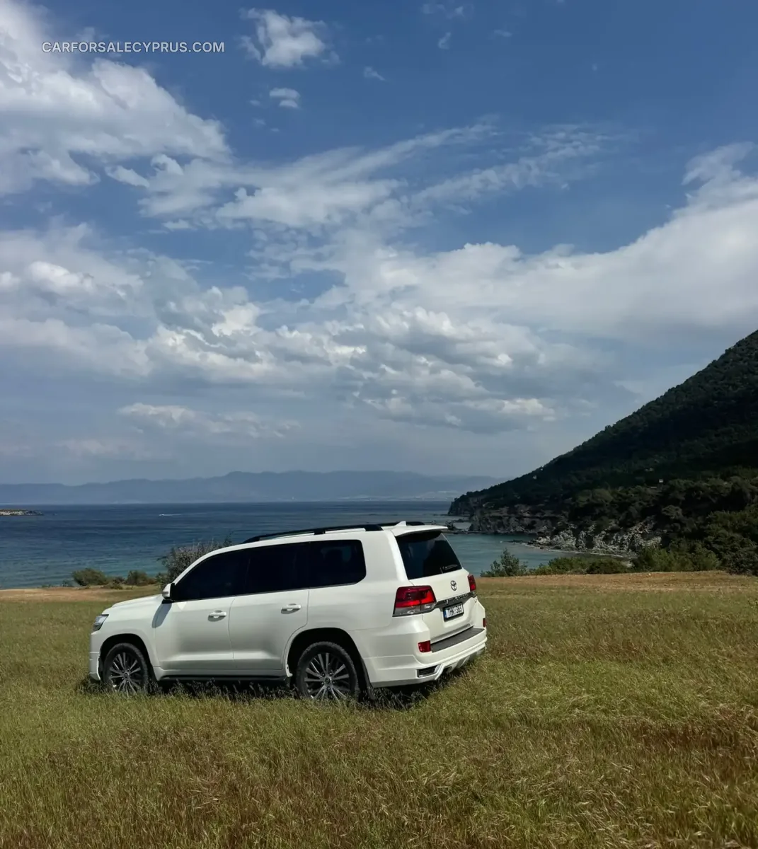 Toyota Land Cruiser 300 2021